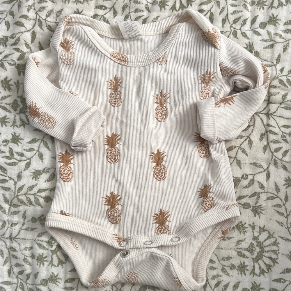 Kate Quinn ribbed onesie 🍍